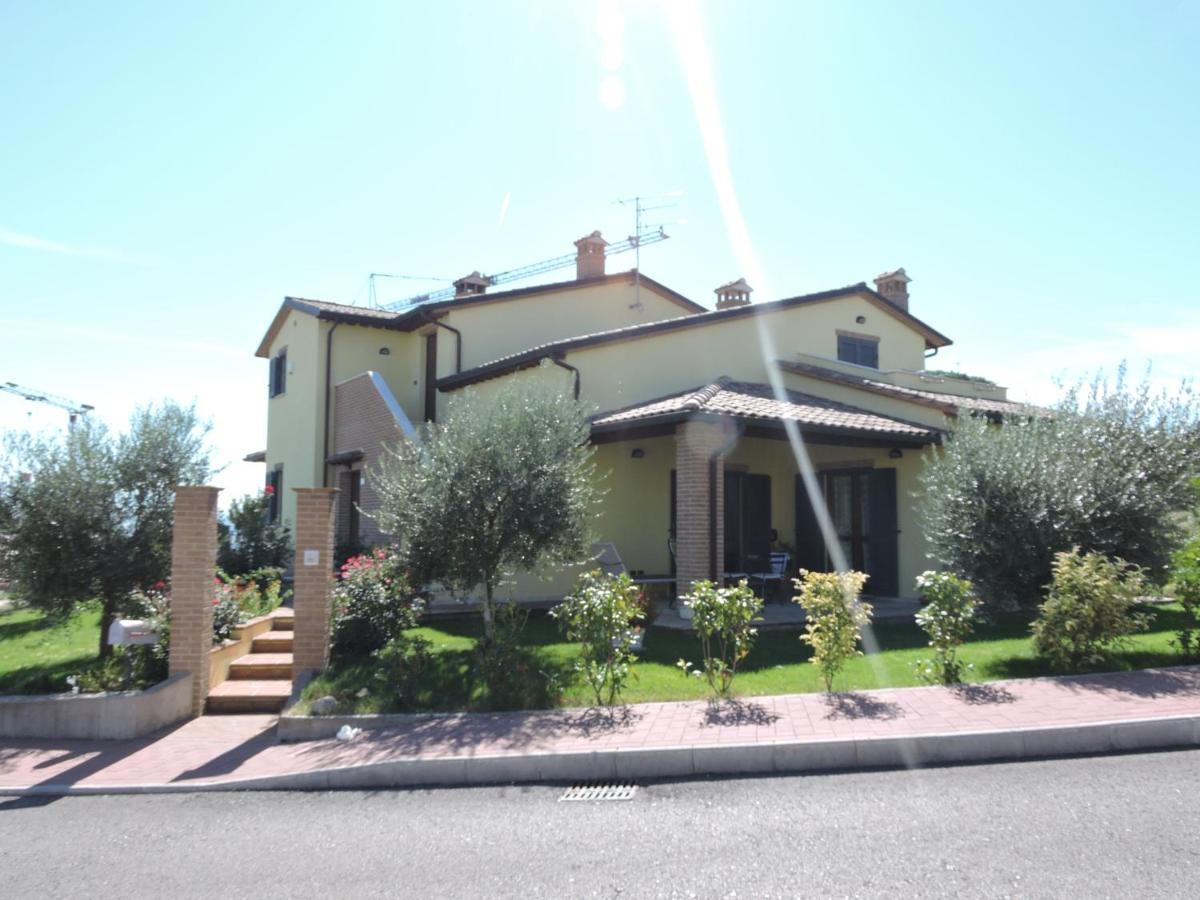 La Casa Di Marco E Lorella Fratta Todina Extérieur photo